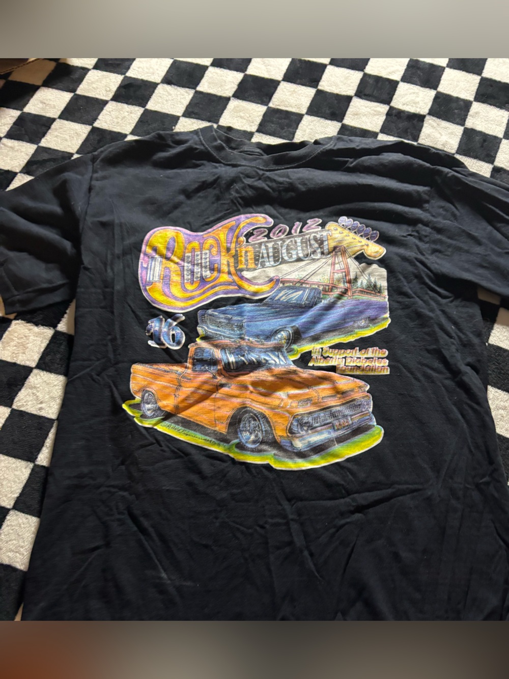 Men’s medium Black Graphic Rocking August 2012 Vintage-Style T-Shirt